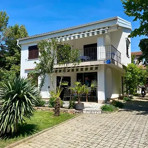 Olive Groove Malinska